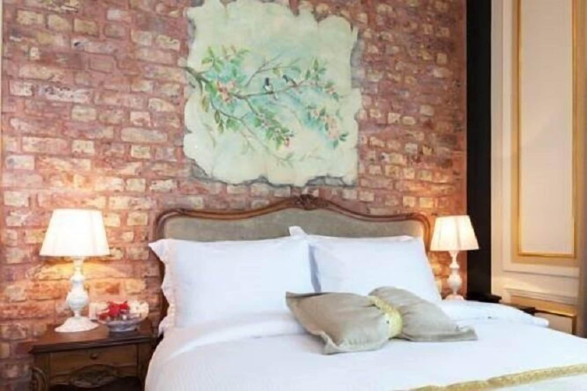 Pera Parma Otel 4*