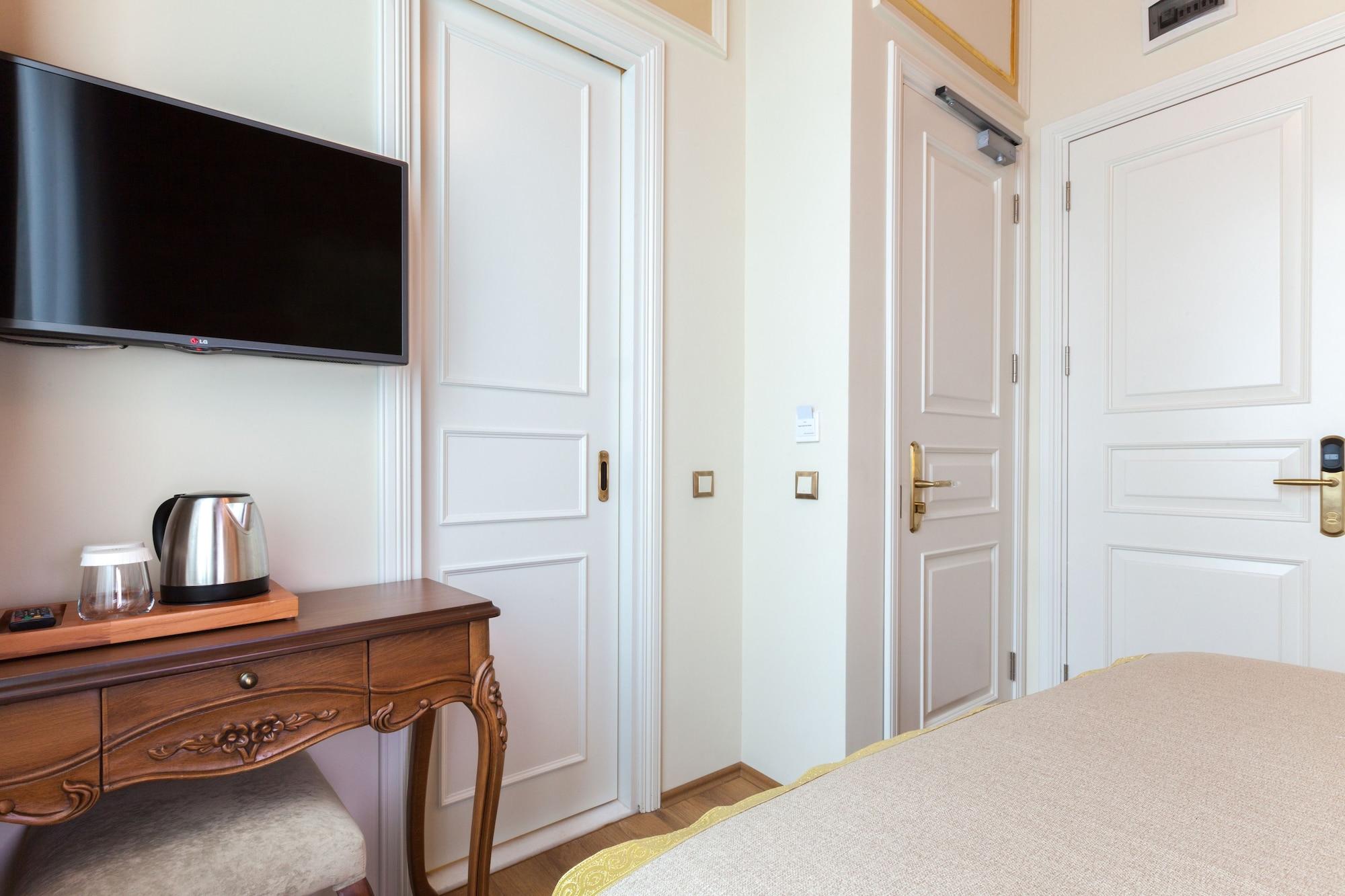 Pera Parma Otel 4*