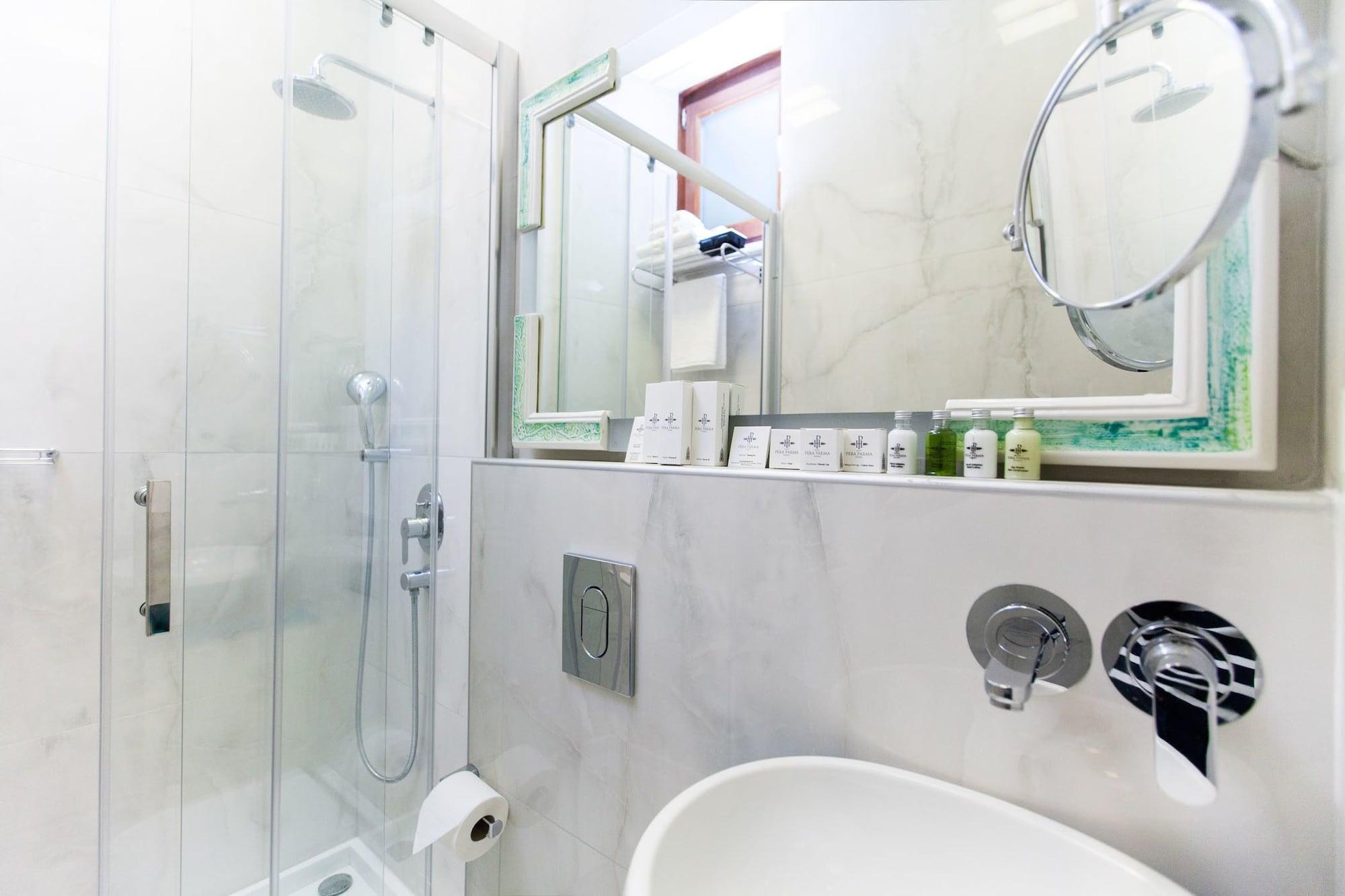 Pera Parma Otel 4*