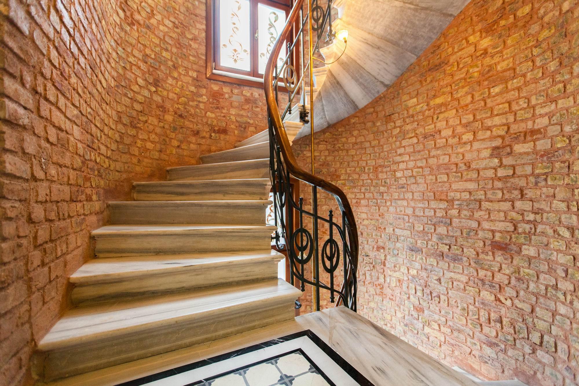 Pera Parma Otel 4*